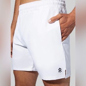 NWT BARRY'S WHITE PERFORMANCE 5 IN. SHORT SZ LARGE